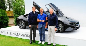 Un trou d’un coup et une BMW i8 en prix