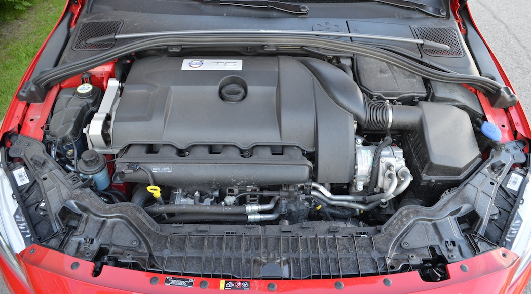 39-2015_Volvo_V60_T6_AWD_R-Design