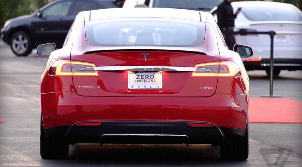 2-2015-Tesla-Model-S-P85D