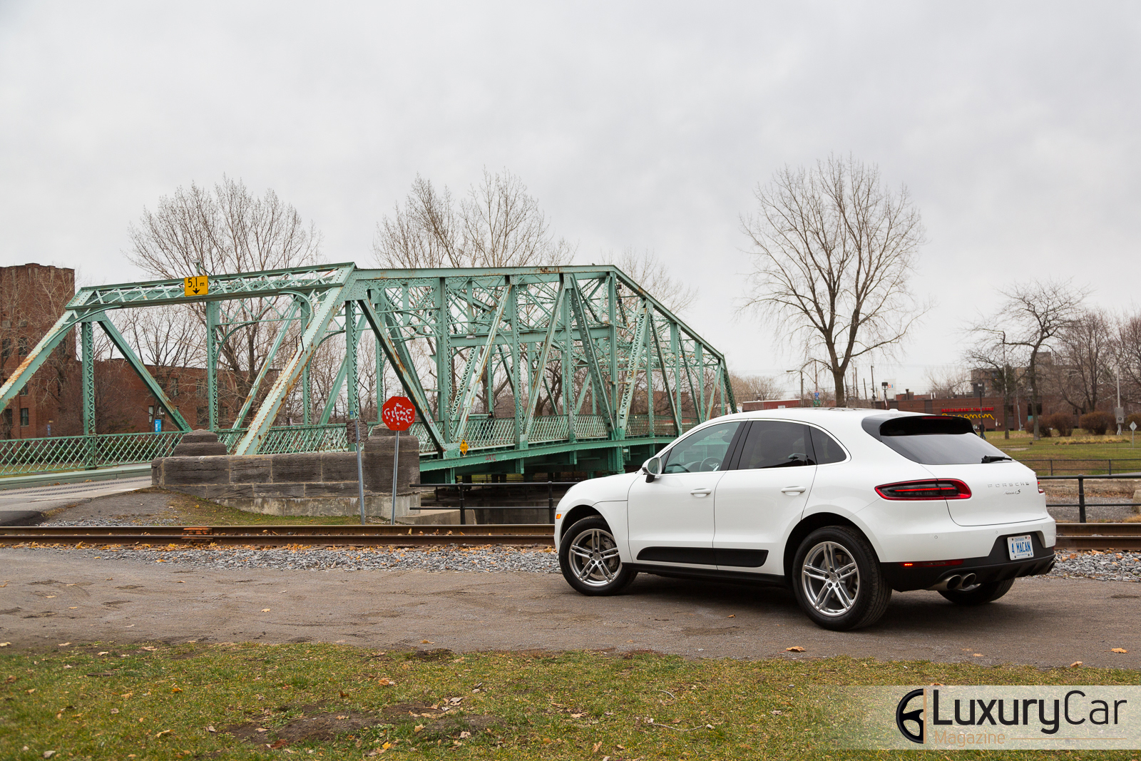 Porsche-Macan-S-2015-23