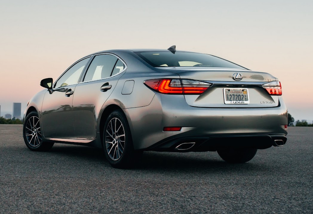 10-2016-Lexus-ES-350-2