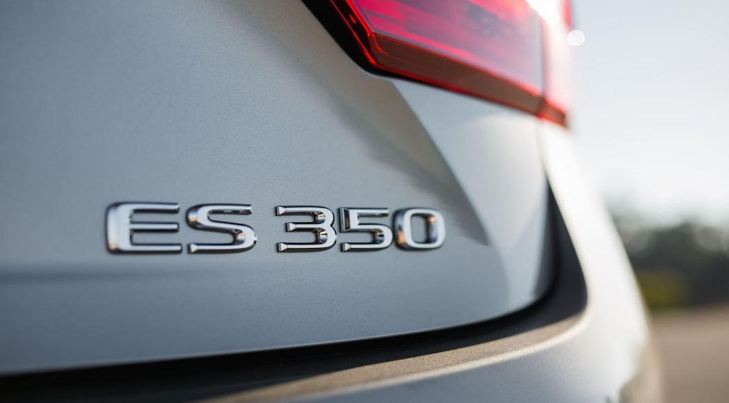 12-2016-Lexus-ES-350-10