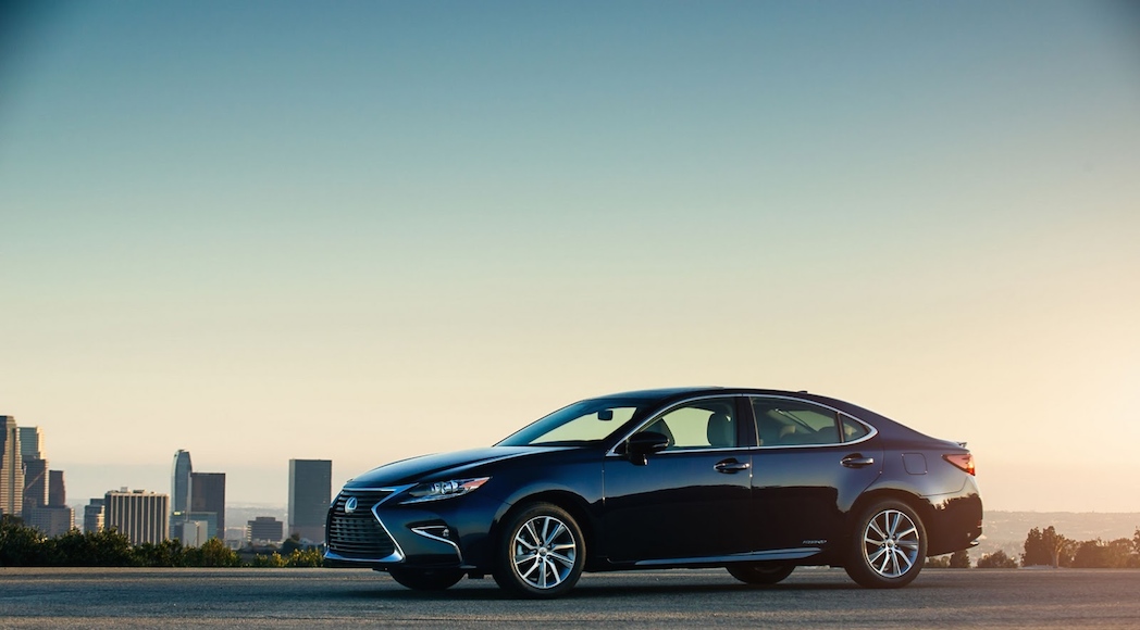 18-2016-Lexus-ES300h8