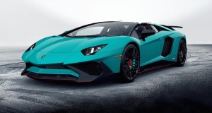 La Lamborghini Aventador SV Roadster se dévoile en bleu