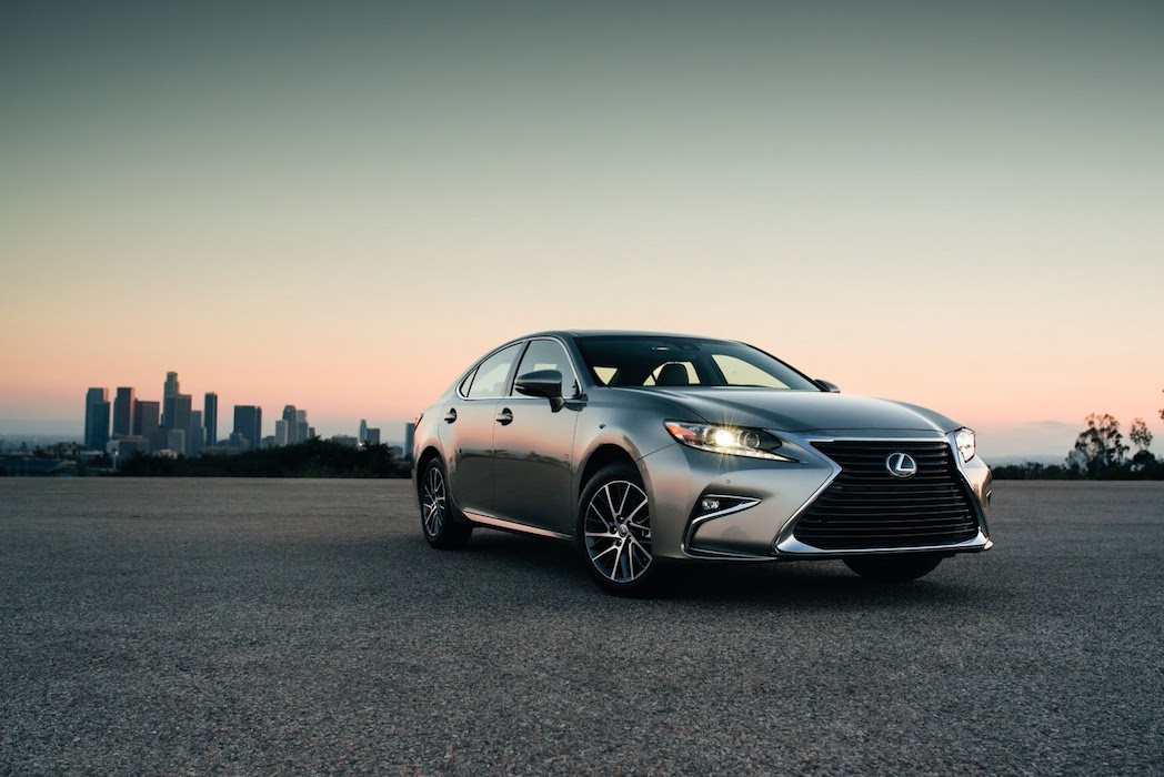 2-2016-Lexus-ES-350-4