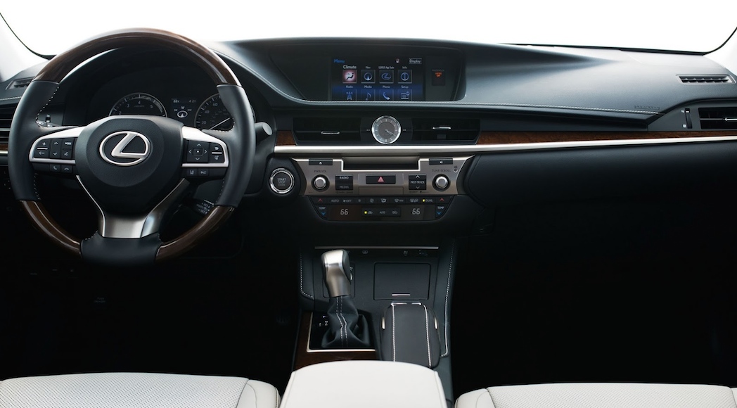 2016-Lexus-ES-350-16
