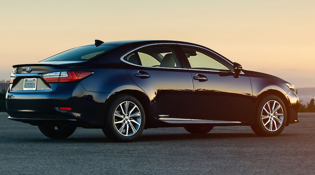 22-2016-Lexus-ES300h