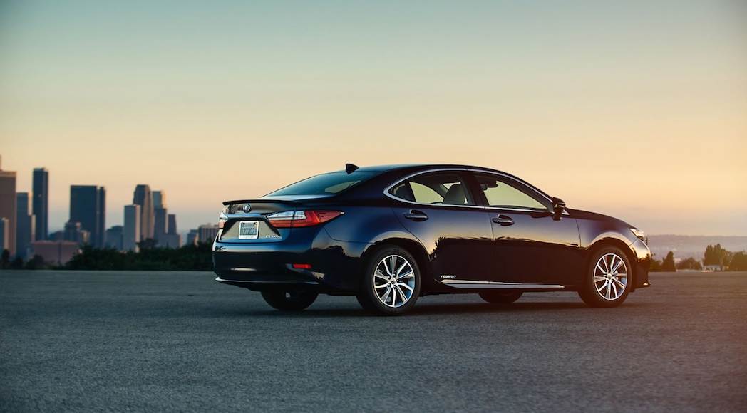 23-2016-Lexus-ES300h
