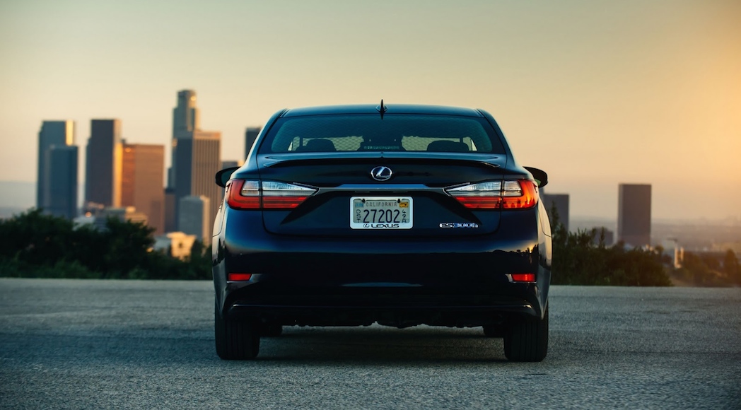 25-2016-Lexus-ES300h