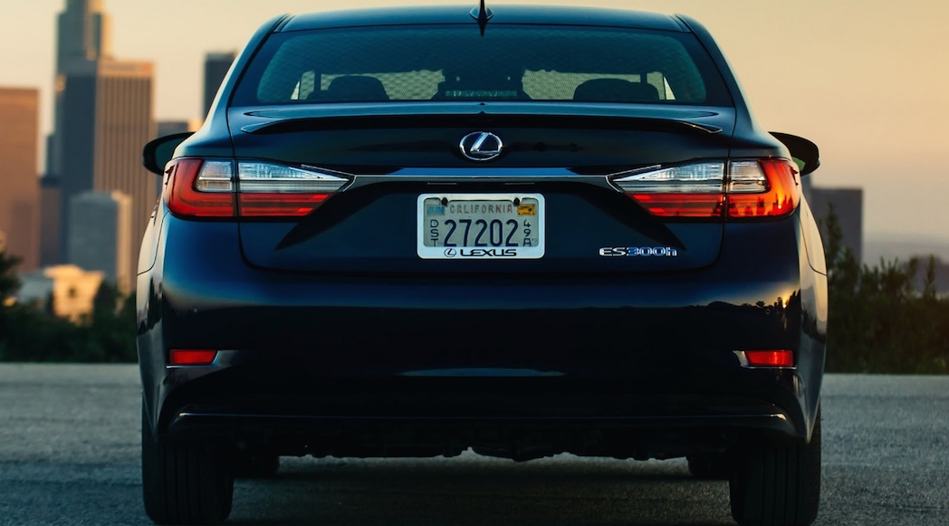 26-2016-Lexus-ES300h