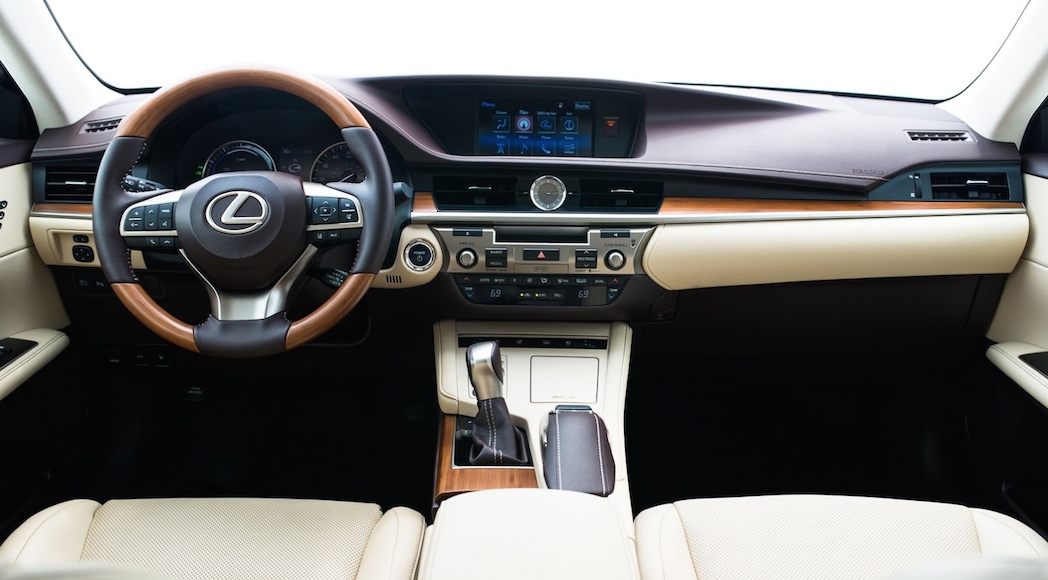 28-2016-Lexus-ES300h