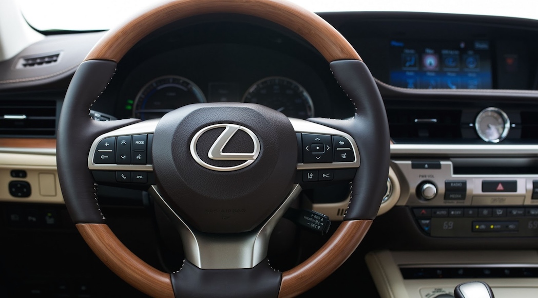 29-2016-Lexus-ES300h