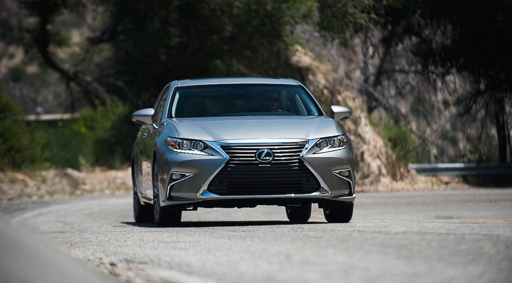 3-2016-Lexus-ES-350-8