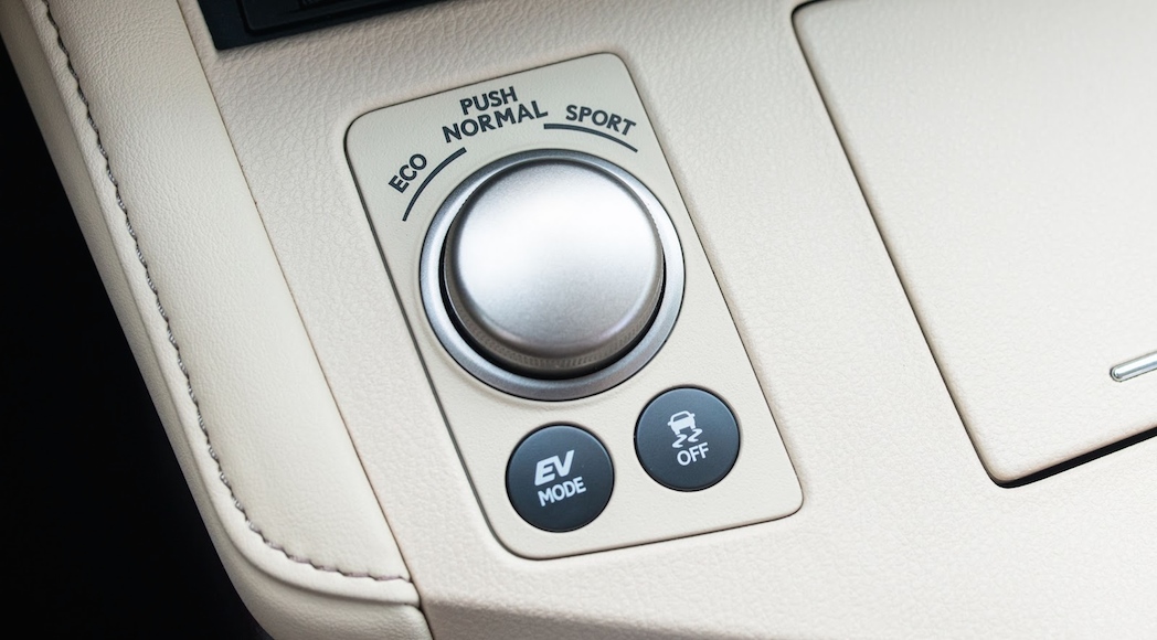 31-2016-Lexus-ES300h