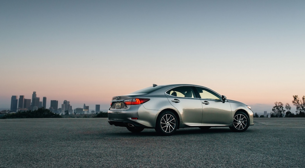 6-2016-Lexus-ES-350-6
