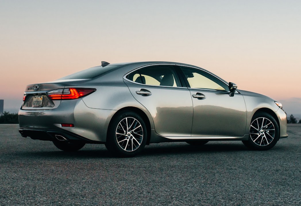 7-2016-Lexus-ES-350-3