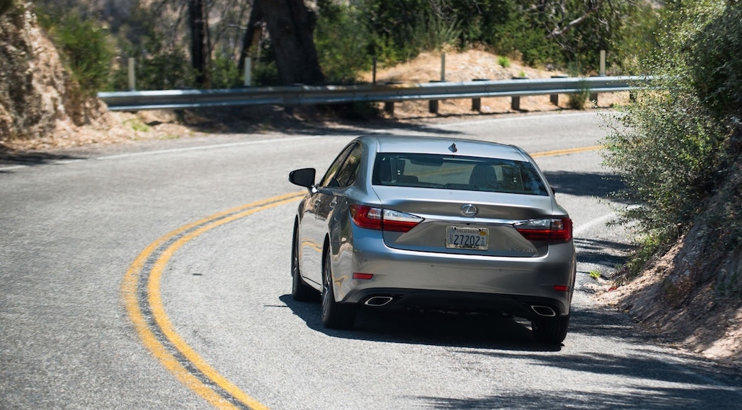 9-2016-Lexus-ES-350-9