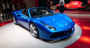 Ferrari 488 GTB Spider, la star enlève le toit à Francfort