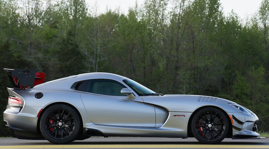 6-Dodge Viper ACR 2016