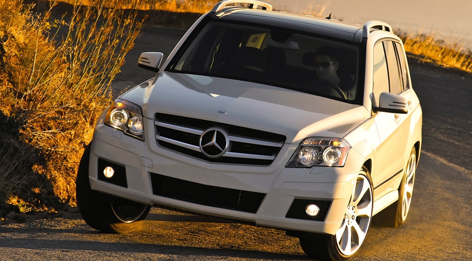 8-Mercedes-Benz GLK350 4MATIC 2010
