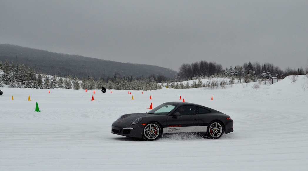 31-Porsche 911 Carrera  GTS-2