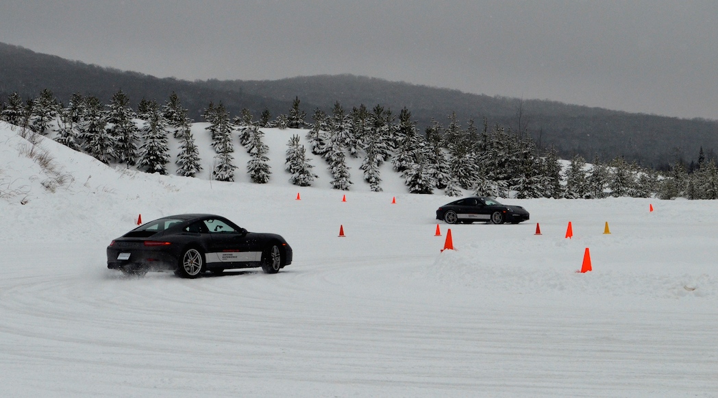 33-Porsche 911 Carrera  GTS-4