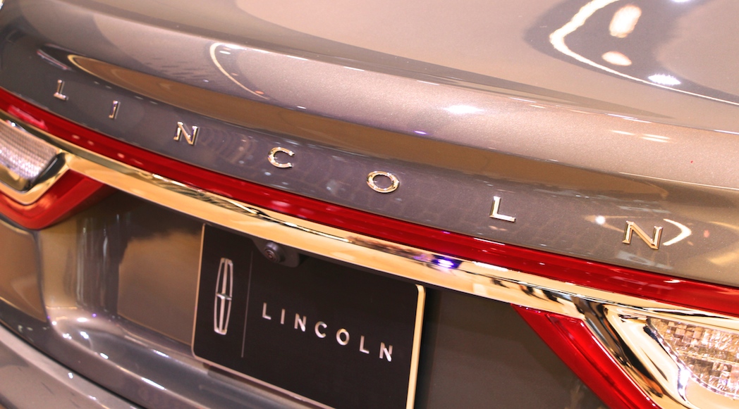 Lincoln Continental 2017-9