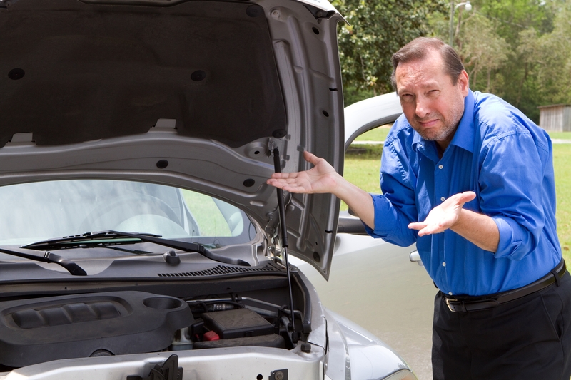 homme et son de voiture