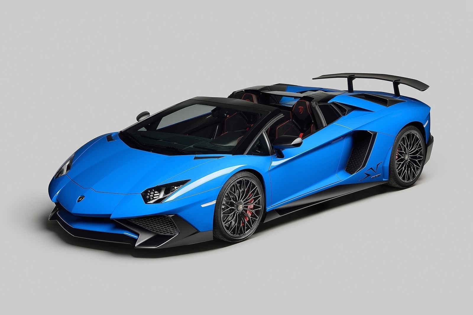 Lamborghini-Aventador LP750-4 SV Roadster 2016