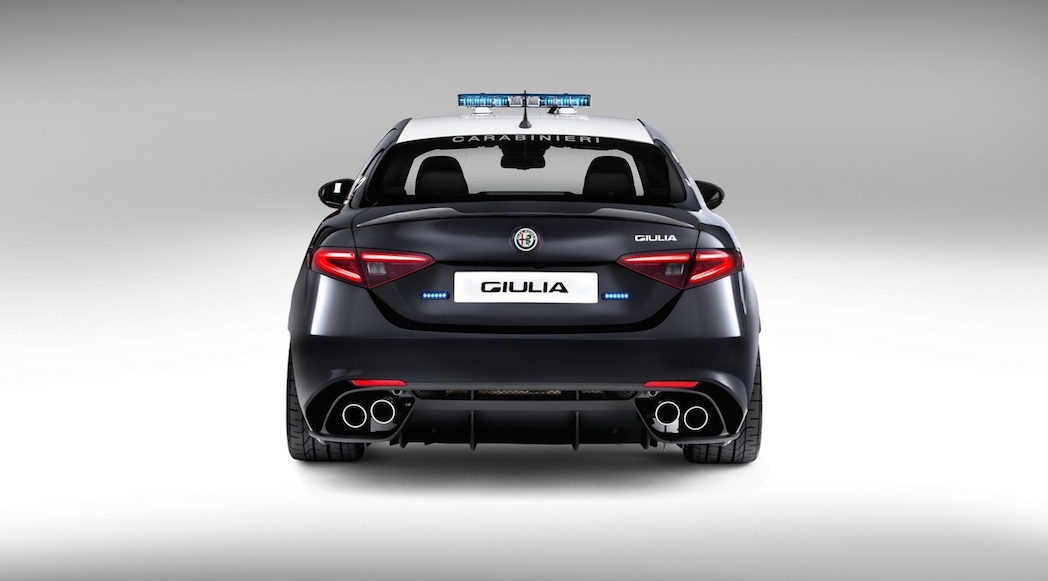 Alfa Romeo Giulia-QV Police 2016-13