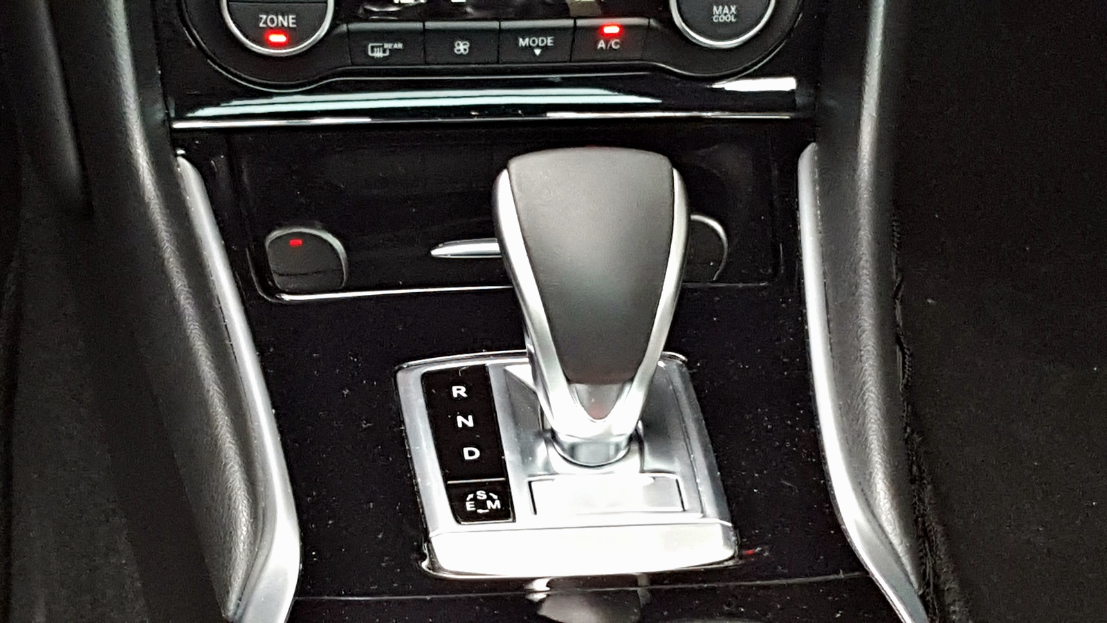 infiniti QX30016
