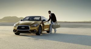 Neiman Marcus choisit l’Infiniti Q60S 2017 pour son catalogue de Noël
