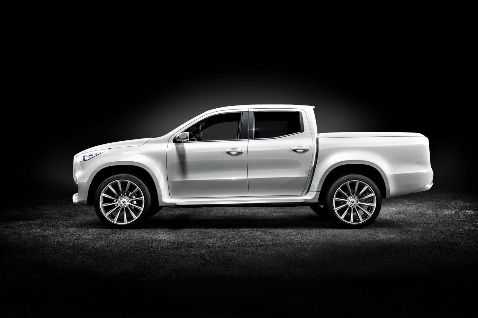Mercedes-Benz Concept X-CLASS – Erster Ausblick auf den neuen Pickup mit Stern