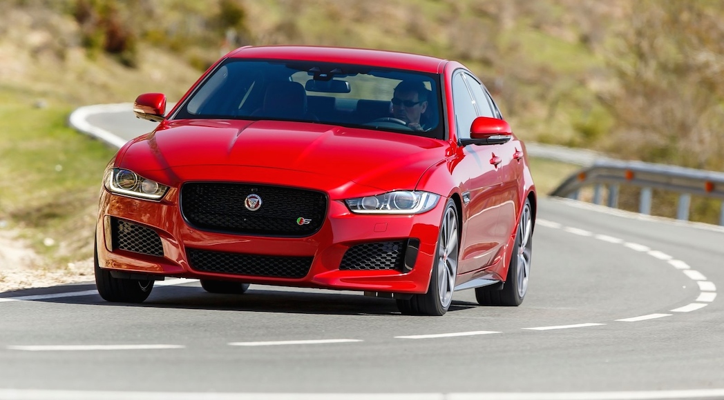 Jaguar XE S 2016-3