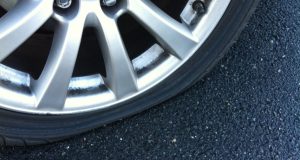 CONSEILS: Victime d’une crevaison? Ne jouez pas avec le feu