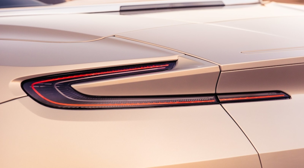 Aston Martin DB11 Volante 2019-13