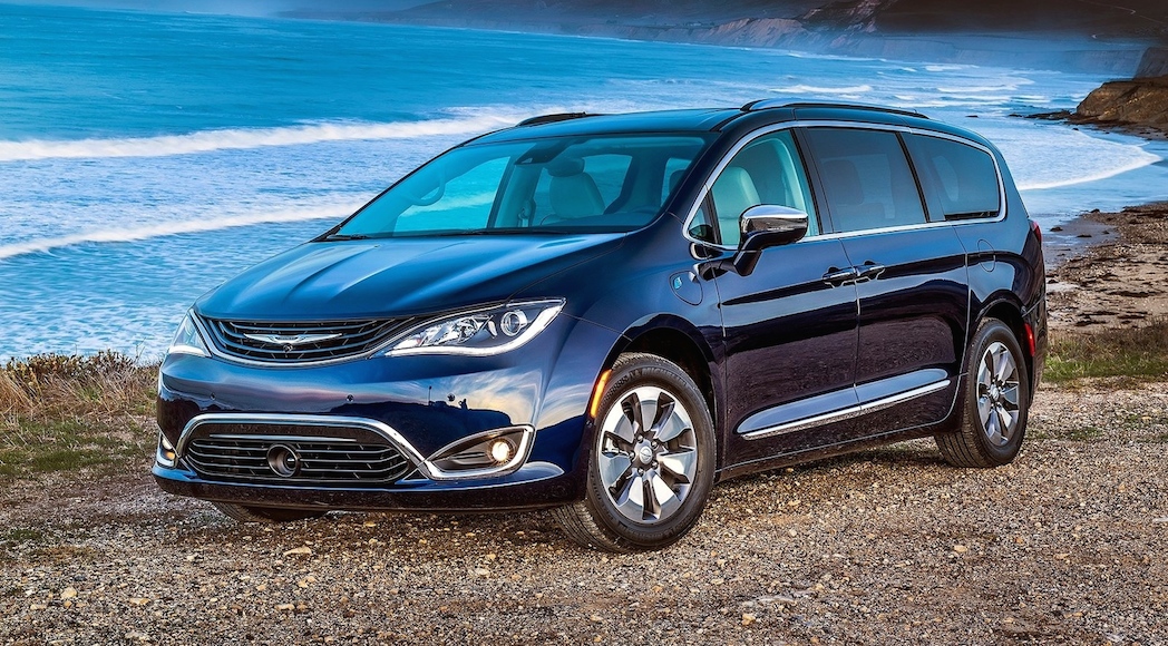 13-Chrysler-Pacifica-2017-1600-07