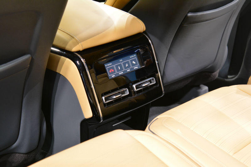 2019 Lincoln Aviator - 77