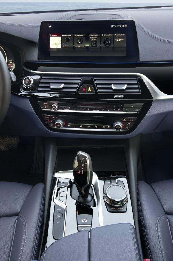 P90244228_lowRes_bmw-530e-iperformanc