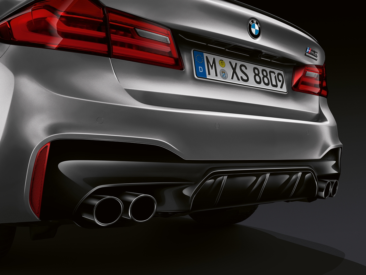 P90300373_highRes_the-new-bmw-m5-compeWM
