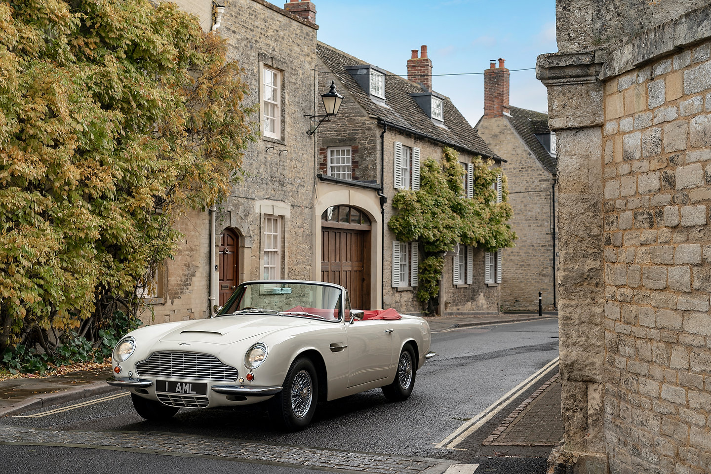 1970 Aston Martin DB6 MkII Volante EV | Photo: Aston Martin