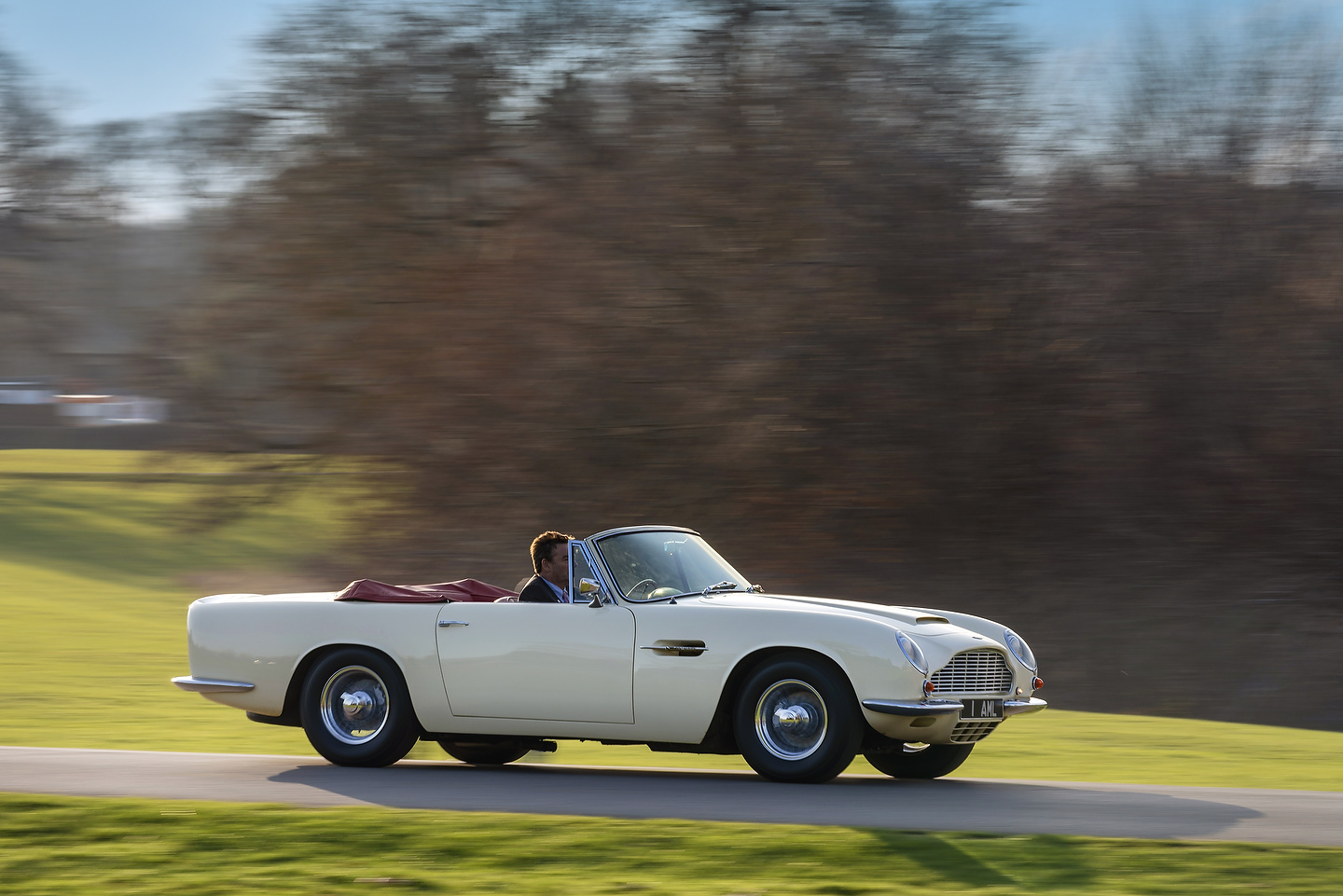 1970 Aston Martin DB6 MkII Volante EV | Photo: Aston Martin