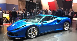 La Ferrari F8 Tributo est aussi belle en bleu au Salon de l’auto de Genève