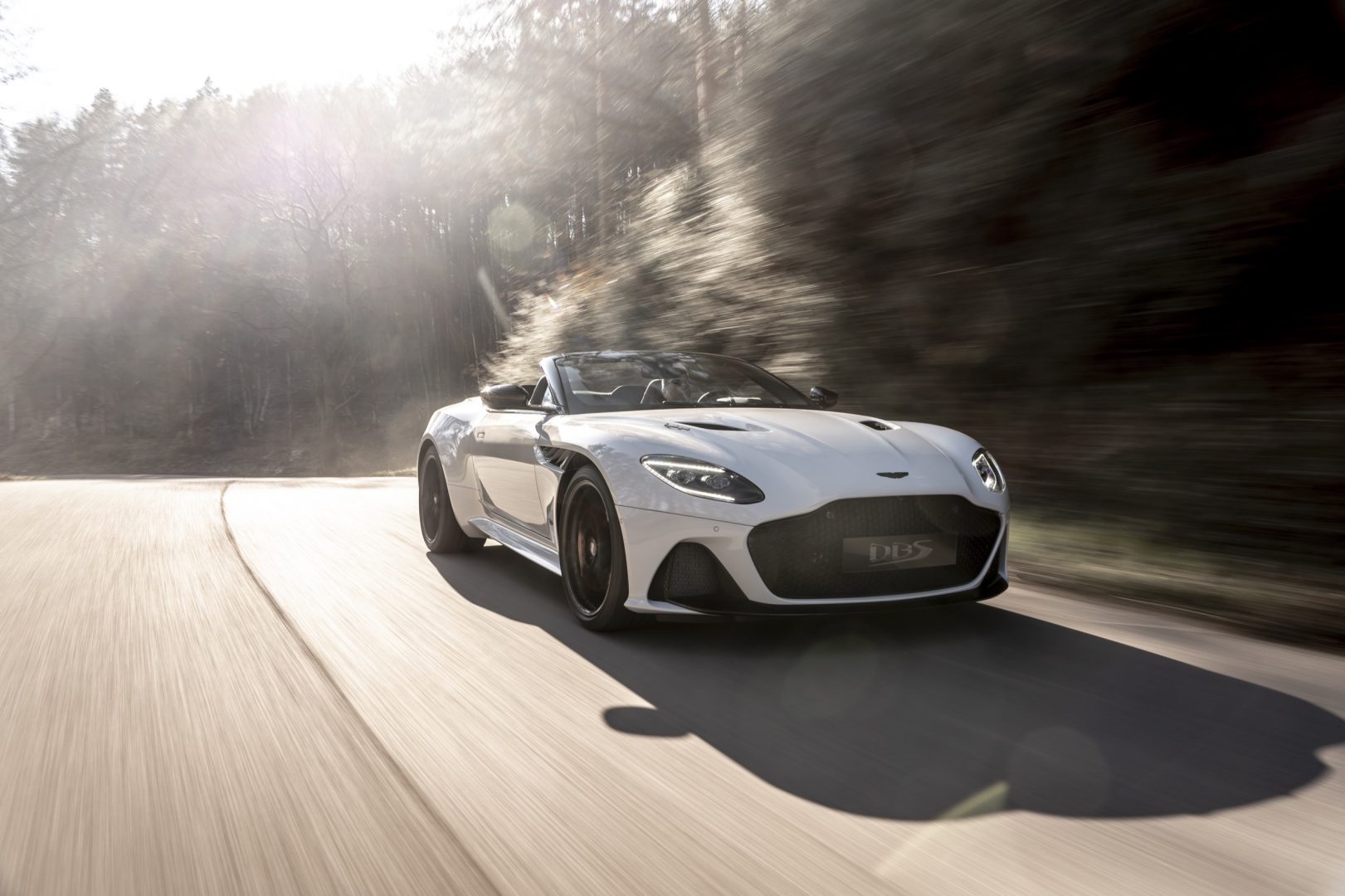 aston-martin-dbs-superleggera-volante-3