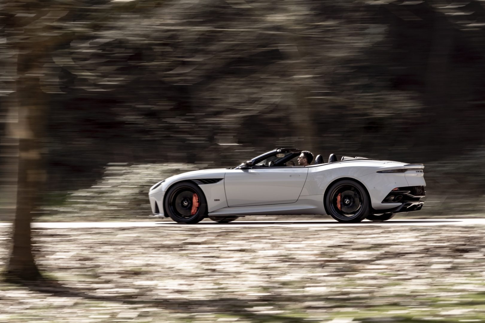 aston-martin-dbs-superleggera-volante-4