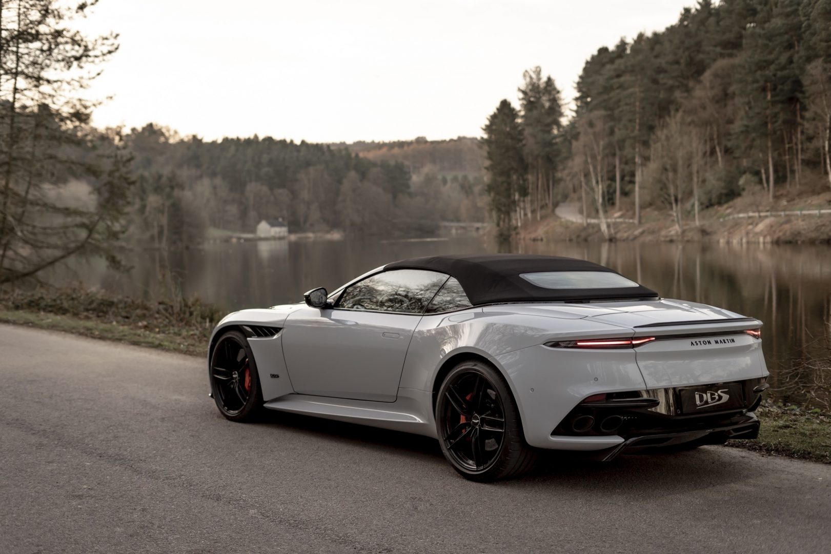 aston-martin-dbs-superleggera-volante-6