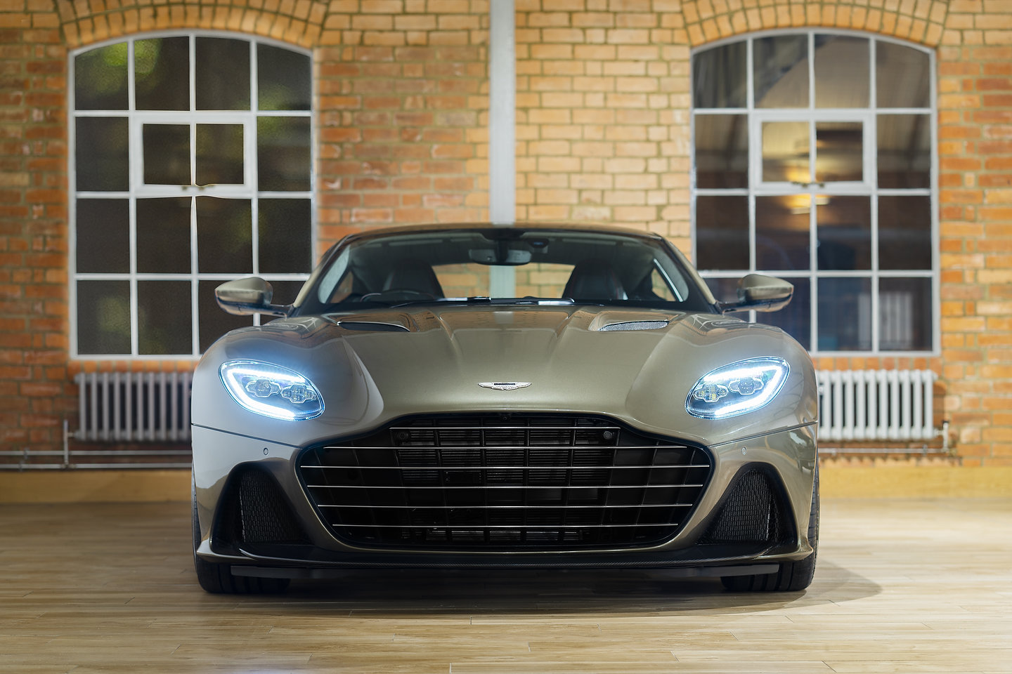 Aston Martin DBSÊSuperleggera 'On Her MajestyÕs Secret Service' special edition