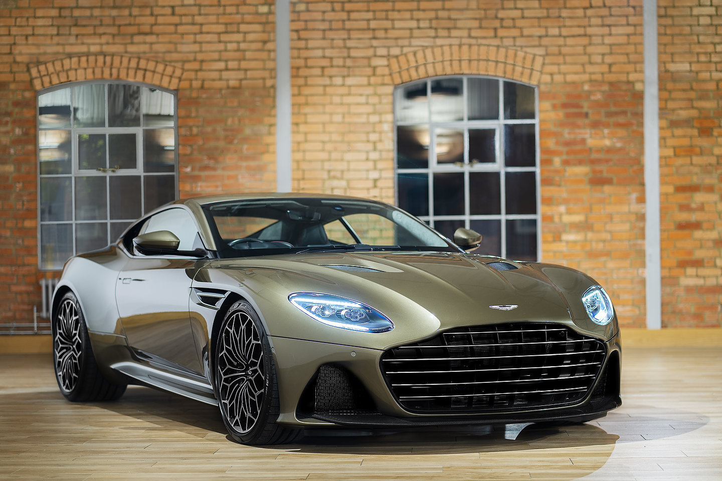 Aston Martin DBSÊSuperleggera 'On Her MajestyÕs Secret Service' special edition