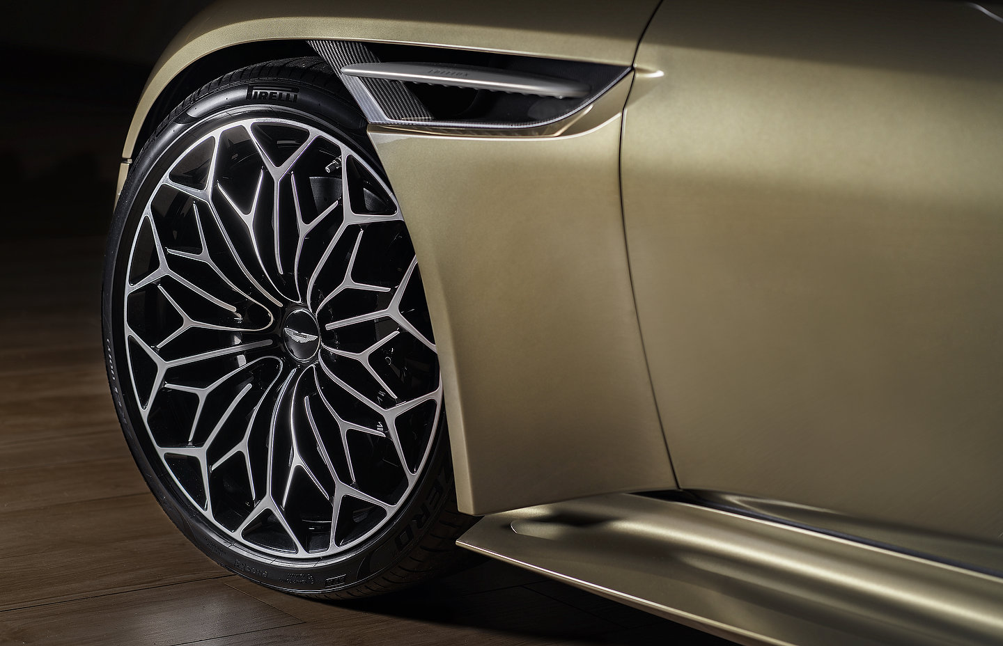 Aston Martin DBSÊSuperleggera 'On Her MajestyÕs Secret Service' special edition