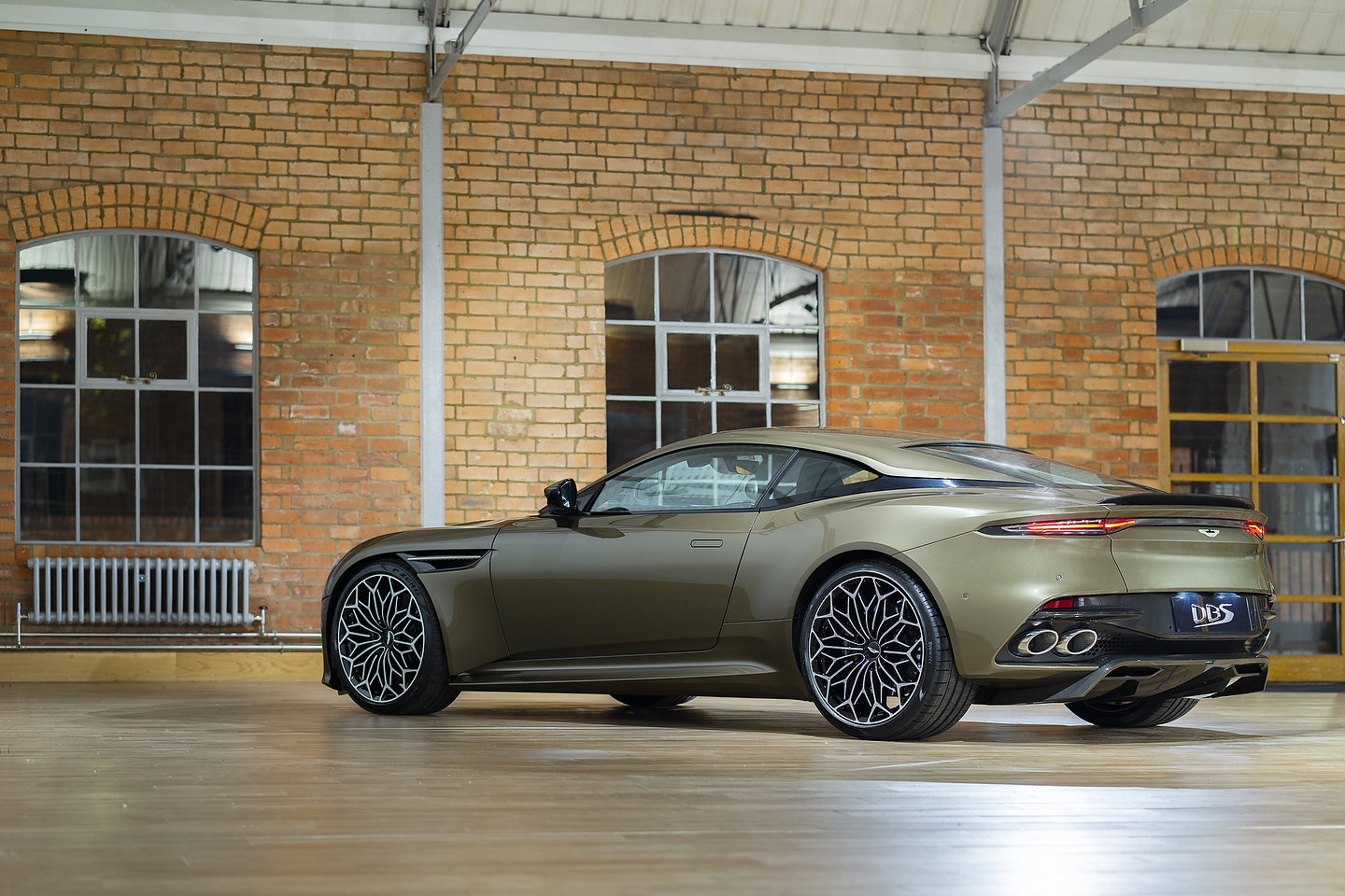 Aston Martin DBSÊSuperleggera 'On Her MajestyÕs Secret Service' special edition
